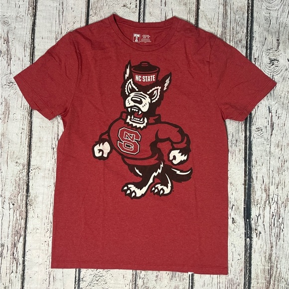 North Carolina State Wolf Pack NCAA Collegiate NCAA Red ACC Tshirt - Picture 1 of 4